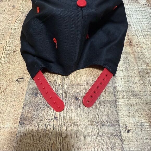 RARE - Vintage - Logo 7 - Chicago Bulls- Black & Red Snapback Hat With Flaw - Picture 9 of 11